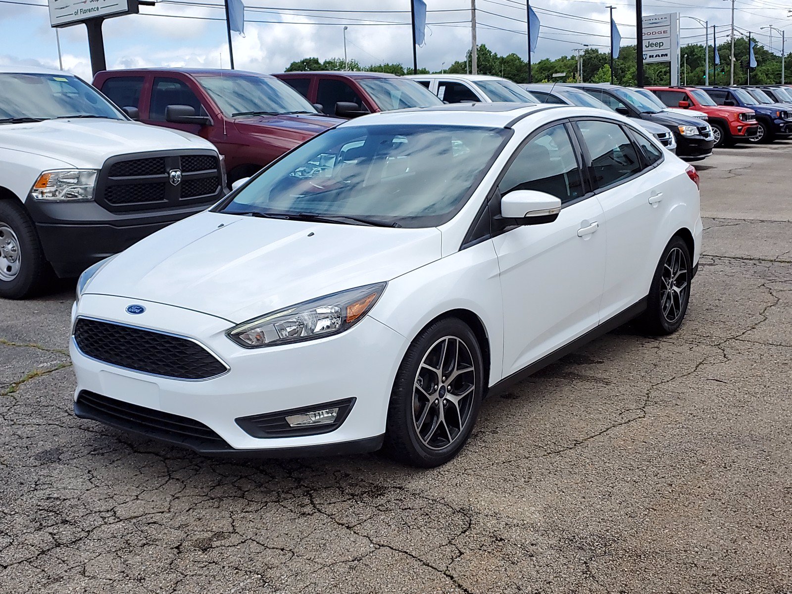 Certified Pre-Owned 2017 Ford Focus SEL FWD 4dr Car